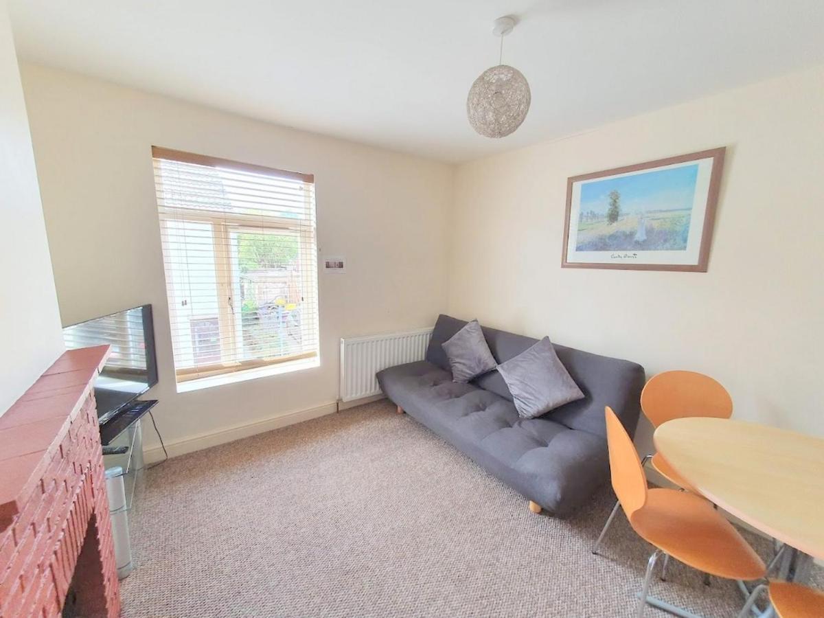 Bassett Flat With 2 Bedrooms And Superfast Wi-fi Apartment