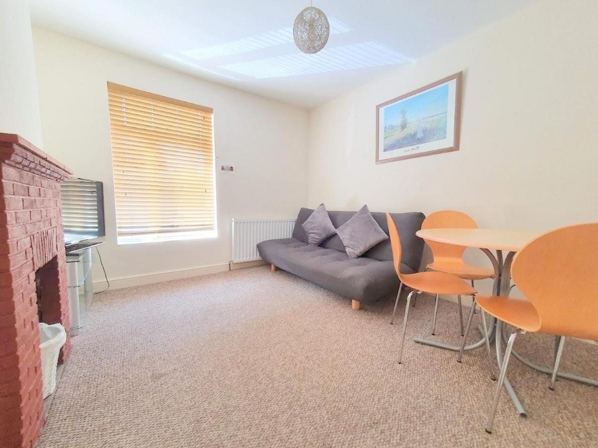 Bassett Flat With 2 Bedrooms And Superfast Wi-fi Apartment