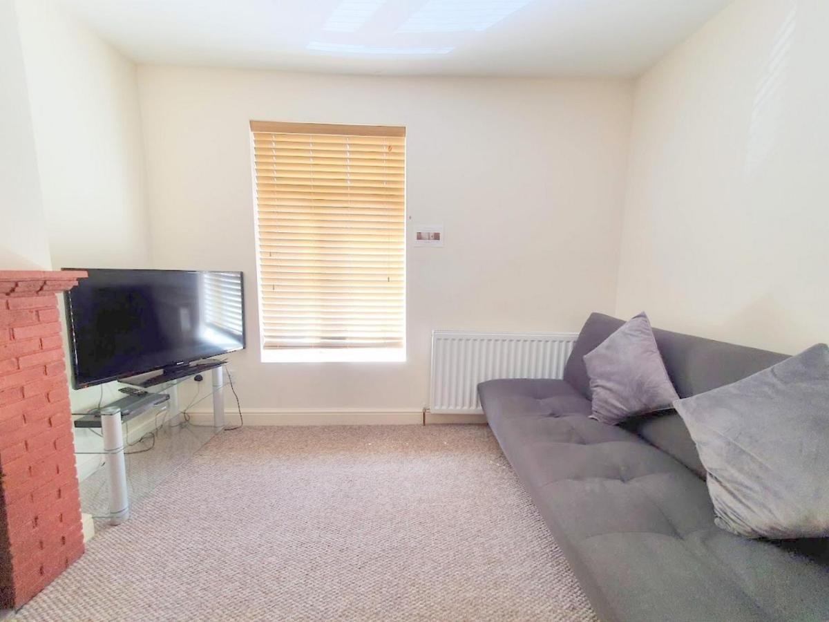 Bassett Flat With 2 Bedrooms And Superfast Wi-fi * Sittingbourne