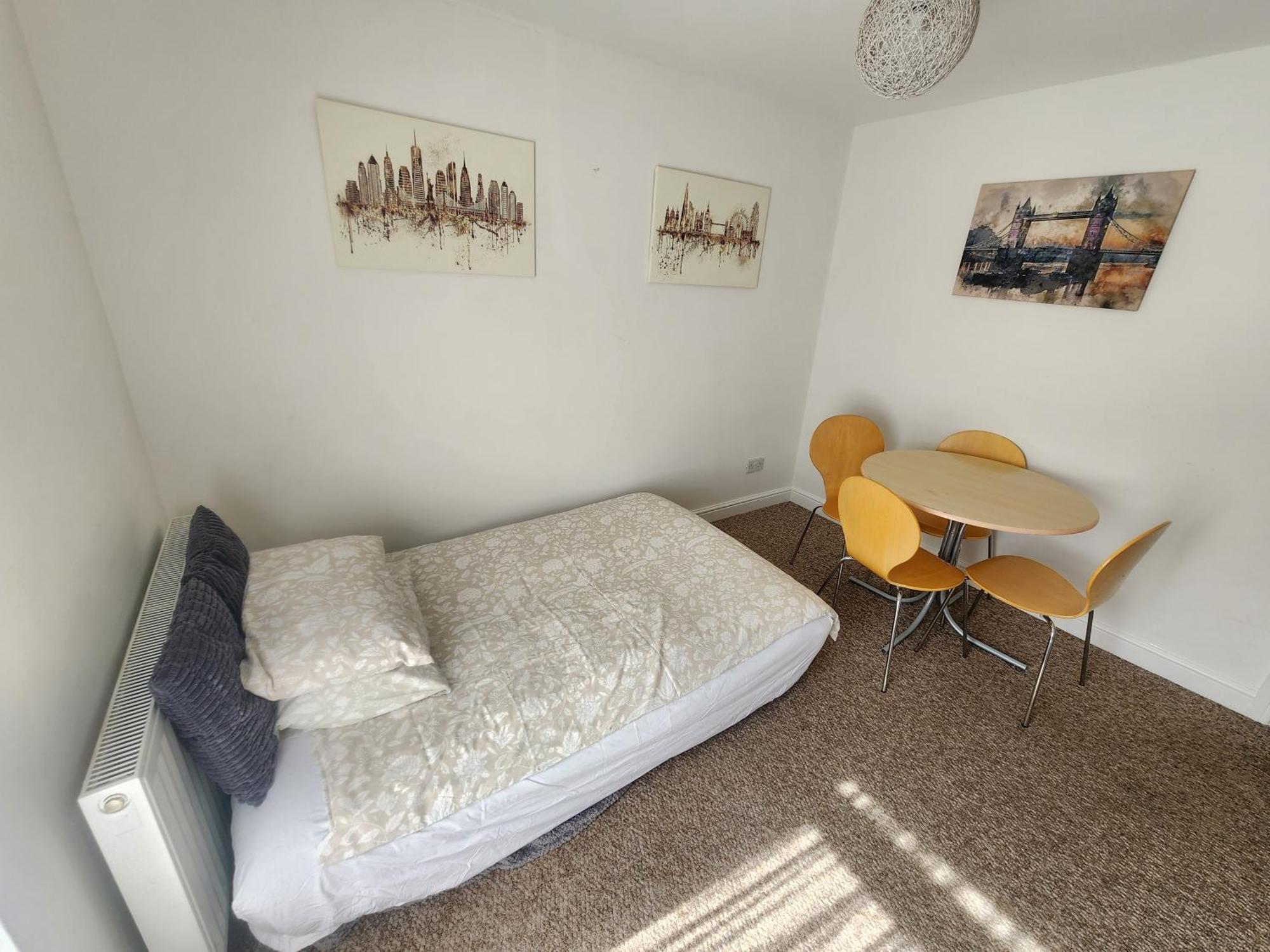 Bassett Flat With 2 Bedrooms And Superfast Wi-fi Apartment *